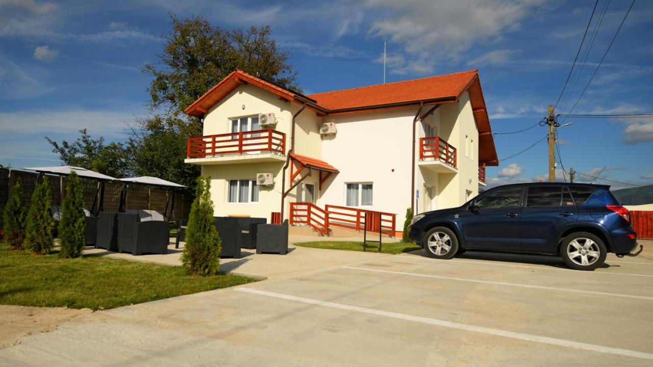 Pensiunea Hera Haţeg Extérieur photo