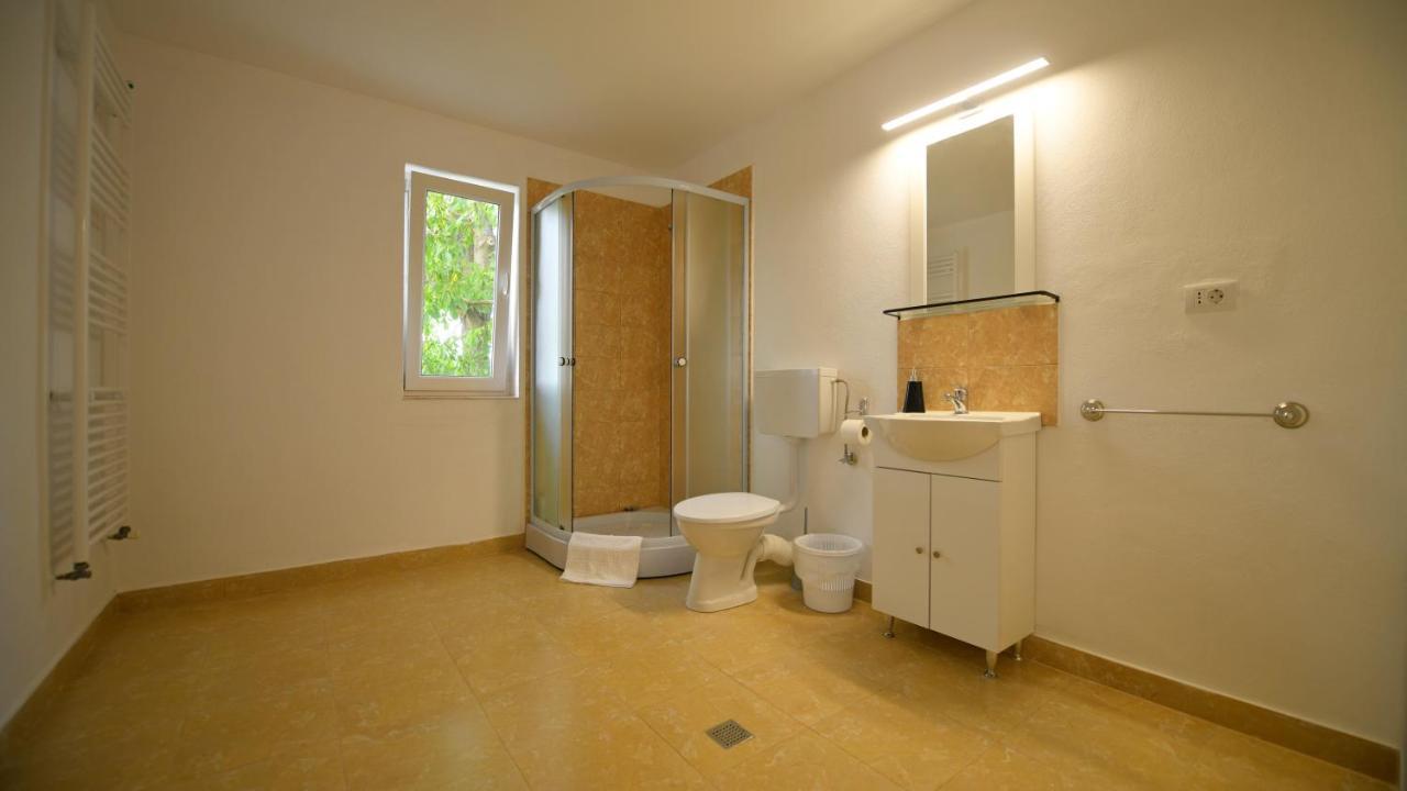 Pensiunea Hera Haţeg Extérieur photo